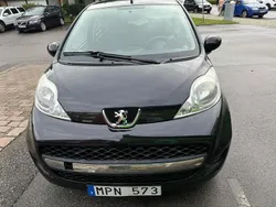 Svart Begagnad 2011 Peugeot 107 Halvkombi | 45 000 kr (Marknadspris)