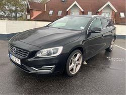 Svart Begagnad 2017 Volvo V60 Summum Kombi | 144 990 kr (Marknadspris)
