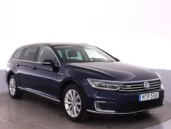 Mörkblå Begagnad 2018 VW Passat GTE Kombi | 239 000 kr (Dyr)