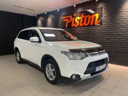 Vit Begagnad 2015 Mitsubishi Outlander SUV | 99 000 kr (Marknadspris)