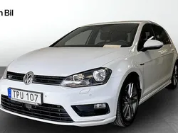 Vit (pure white) Begagnad 2016 VW Golf VII R-line Kombi | 169 000 kr (Marknadspris)