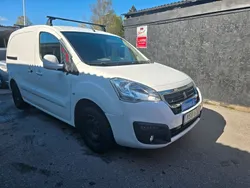 Vit Begagnad 2017 Peugeot Partner Minibuss | 52 900 kr (Superpris)
