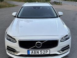 Vit Begagnad 2020 Volvo V90 Momentum Kombi | 288 000 kr (Marknadspris)