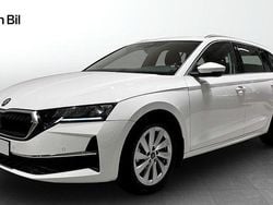 Vit (candy white) Begagnad 2025 Skoda Octavia Selection Kombi | 309 900 kr (Lite dyr)