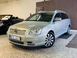 Ljusgrön (grön) Begagnad 2004 Toyota Avensis Kombi | 59 900 kr (Dyr)