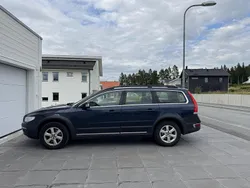 Blå Begagnad 2015 Volvo XC70 Momentum SUV | 125 000 kr (Marknadspris)