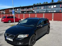 Svart Begagnad 2010 Volvo V50 Kinetic Kombi | 47 900 kr (Marknadspris)