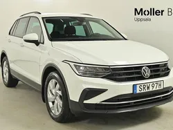 Vit (pure white) Begagnad 2022 VW Tiguan Life SUV | 289 900 kr (Marknadspris)