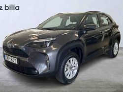 Grå Begagnad 2024 Toyota Yaris Cross SUV | 277 900 kr (Bra pris)