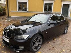 Svart Begagnad 2007 BMW 325 Comfort Edition Sportkupé | 90 000 kr (Bra pris)