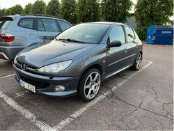 Grå Begagnad 2006 Peugeot 206 Halvkombi | 10 000 kr (Marknadspris)
