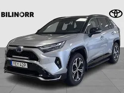 Grå Begagnad 2023 Toyota RAV4 Hybrid Style SUV | 549 900 kr (Dyr)