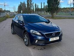 Blå Begagnad 2015 Volvo V40 CC Ocean Race Kombi | 174 900 kr (Marknadspris)