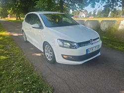 Vit Begagnad 2011 VW Polo Halvkombi | 64 999 kr (Marknadspris)