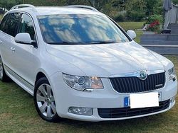 Vit Begagnad 2011 Skoda Superb Elegance Kombi | 63 000 kr (Marknadspris)
