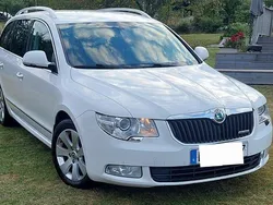 Vit Begagnad 2011 Skoda Superb Elegance Kombi | 85 000 kr