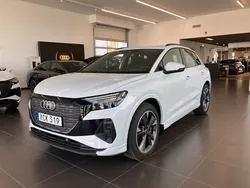 Vit (glaciärvit metallic) Begagnad 2022 Audi Q4 e-tron Proline SUV | 334 900 kr (Bra pris)