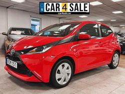 Röd Begagnad 2015 Toyota Aygo X-play Halvkombi | 69 900 kr (Marknadspris)