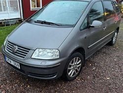 Grå Begagnad 2008 VW Sharan Freestyle Minibuss | 23 000 kr