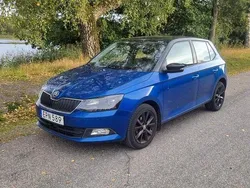 Blå Begagnad 2017 Skoda Fabia Style Halvkombi | 109 000 kr (Marknadspris)