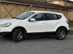 Vit Begagnad 2012 Nissan Qashqai SUV | 45 000 kr (Bra pris)