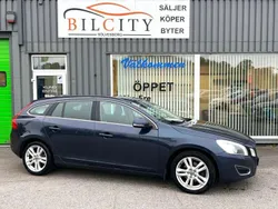 Blå Begagnad 2012 Volvo V60 Momentum Kombi | 69 900 kr (Marknadspris)