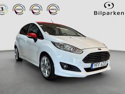 Vit Begagnad 2016 Ford Fiesta Titanium Halvkombi | 99 990 kr
