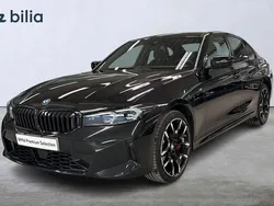 Svart (safirsvart metallic) Begagnad 2024 BMW 330e M Sport Sedan | 599 900 kr