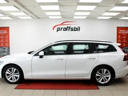 Vit Begagnad 2019 Volvo V60 Momentum Kombi | 184 500 kr (Marknadspris)