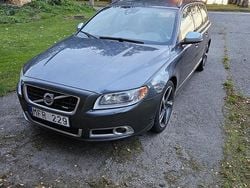 Grå Begagnad 2012 Volvo V70 R-Design Kombi | 75 000 kr (Marknadspris)