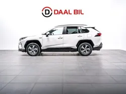 Vit Begagnad 2020 Toyota RAV4 Hybrid SUV | 309 700 kr (Bra pris)