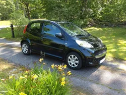 Svart Begagnad 2012 Peugeot 107 Halvkombi | 48 000 kr (Marknadspris)