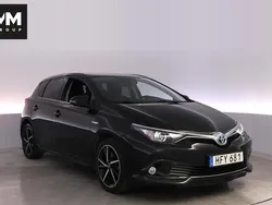 Svart Begagnad 2017 Toyota Auris Hybrid Halvkombi | 159 900 kr (Marknadspris)