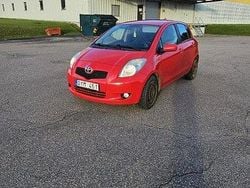 Röd Begagnad 2007 Toyota Yaris Halvkombi | 26 000 kr (Marknadspris)