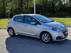 Grå Begagnad 2015 Peugeot 208 Halvkombi | 55 000 kr (Marknadspris)
