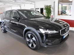 Svart Begagnad 2021 Volvo V60 CC Momentum Kombi | 328 500 kr (Lite dyr)
