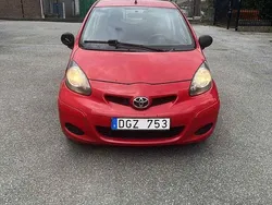 Röd Begagnad 2010 Toyota Aygo Halvkombi | 31 000 kr (Marknadspris)