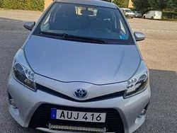 Silver Begagnad 2013 Toyota Yaris Hybrid Active Halvkombi | 99 000 kr (Lite dyr)