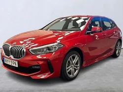 Röd Begagnad 2022 BMW 118 M Sport Halvkombi | 294 900 kr (Dyr)