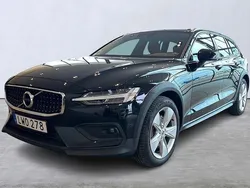 Svart Begagnad 2022 Volvo V60 CC Kombi | 279 900 kr (Bra pris)