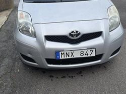 Silver Begagnad 2011 Toyota Yaris Halvkombi | 36 000 kr (Marknadspris)