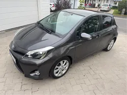 Grå Begagnad 2013 Toyota Yaris Hybrid Style Halvkombi | 95 000 kr (Marknadspris)