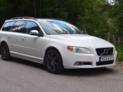 Vit Begagnad 2009 Volvo V70 Momentum Kombi | 64 900 kr (Marknadspris)