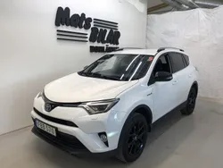 Vit Begagnad 2018 Toyota RAV4 Hybrid Edition SUV | 189 900 kr