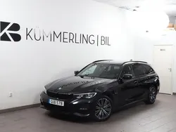 Svart Begagnad 2022 BMW 330e M Sport Kombi | 349 900 kr (Marknadspris)