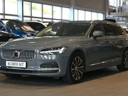 Grå (thunder grey metallic) Begagnad 2022 Volvo V90 Core Kombi | 419 000 kr (Marknadspris)