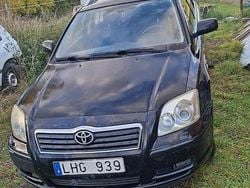 Svart Begagnad 2006 Toyota Avensis Kombi | 12 000 kr (Superpris)
