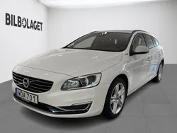 Vit Begagnad 2014 Volvo V60 Momentum Kombi | 179 800 kr (Marknadspris)