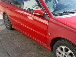 Röd Begagnad 2001 Volvo V40 Kombi | 19 500 kr