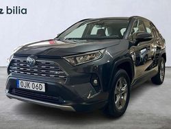Grå Begagnad 2022 Toyota RAV4 Hybrid Active SUV | 379 900 kr (Marknadspris)
